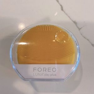 NWT Foreo Luna Play Plus NWT Factory Sealed